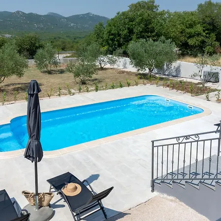 Villa Life *